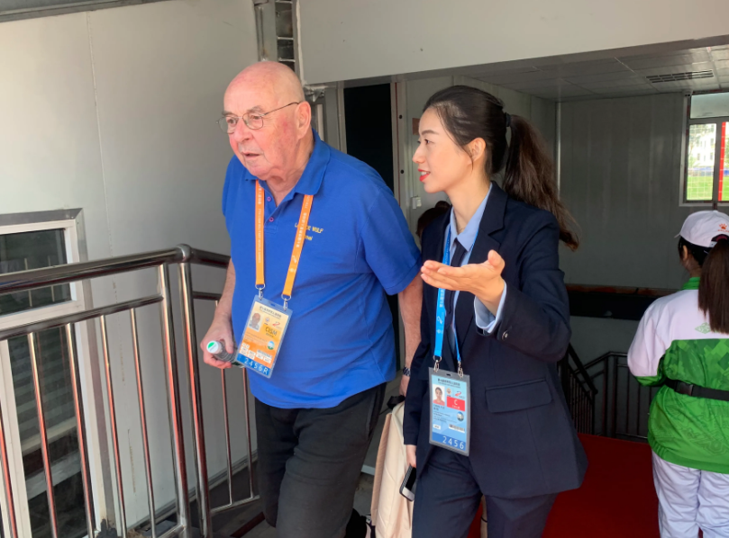 翻译公司陪同翻译怎么收费？一天大概多少钱