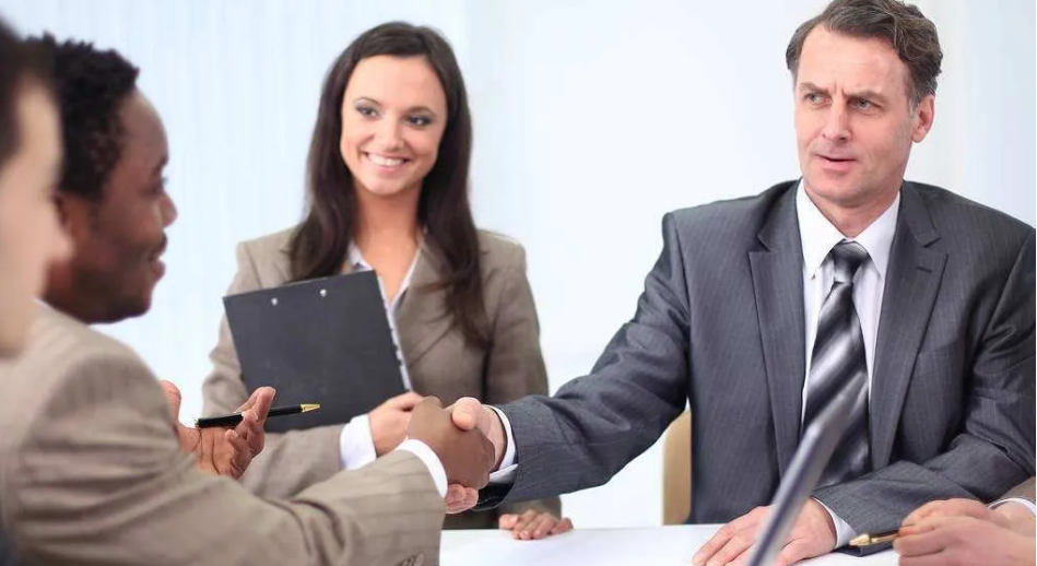 专业翻译公司解释为什么要选择和专业的翻译公司合作? 专业翻译公司解释为什么要选择和专业的翻译公司合作?